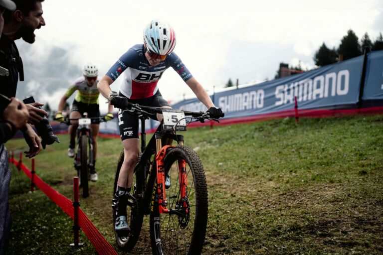 Ciclista haciendo carrera